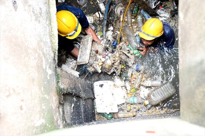 CẢI THIỆN MÔI TRƯỜNG CÁC DÒNG KÊNH: BẮT ĐẦU TỪ SẠCH RÁC THẢI NHỰA